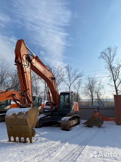 Оператор на Hitachi ZX330-5G