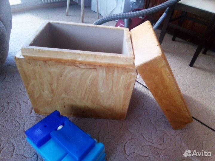 Холодильная камера с охлаждающими элементами