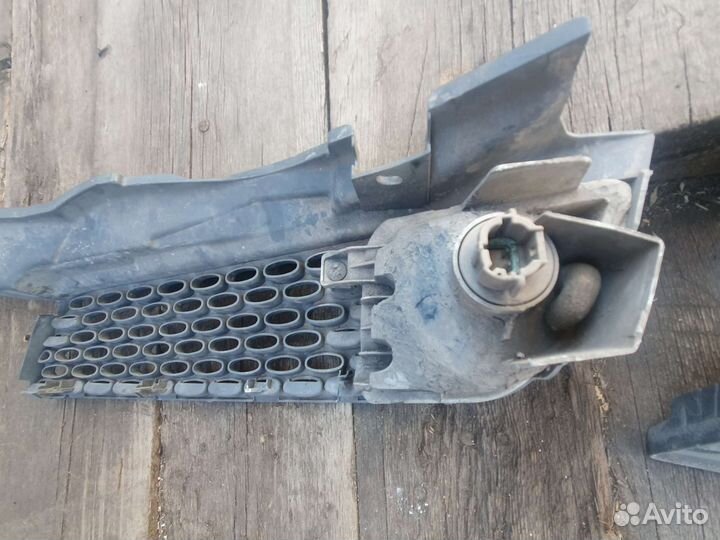 Решетка радиатора Nissan March AK12