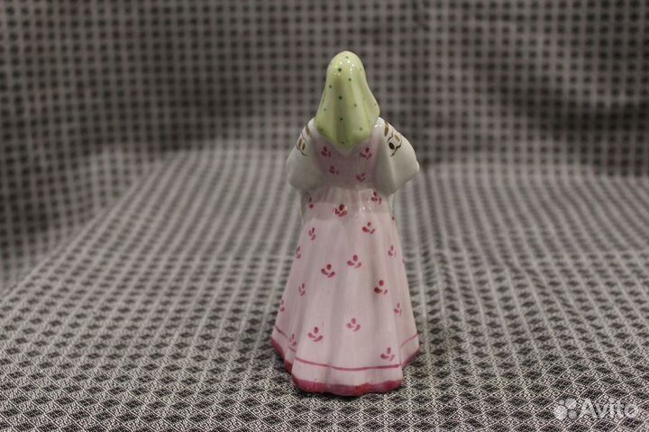 Фарфоровая статуэтка 
