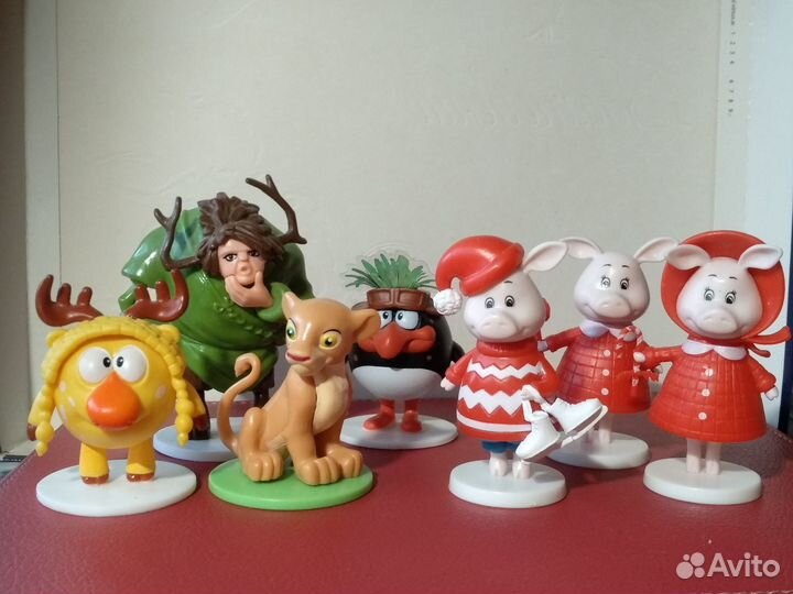 Фигурки из sweet box Король лев, Смешарики, Свинки