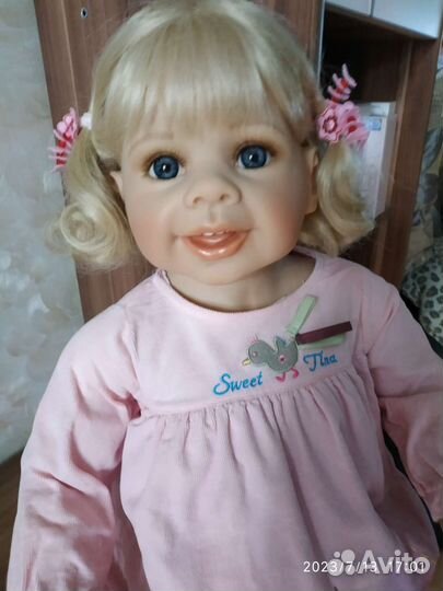 Виниловая кукла