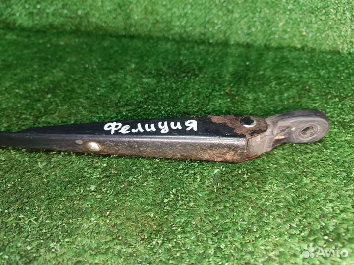 Поводок заднего дворника Skoda Felicia