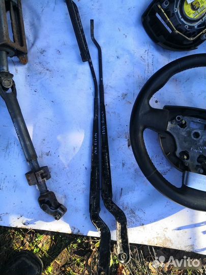 Поводок стеклоочистителя передний Ford Fiesta