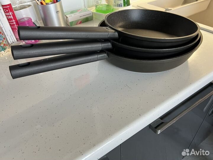 Сковорода 3 штуки 24,26 28 см