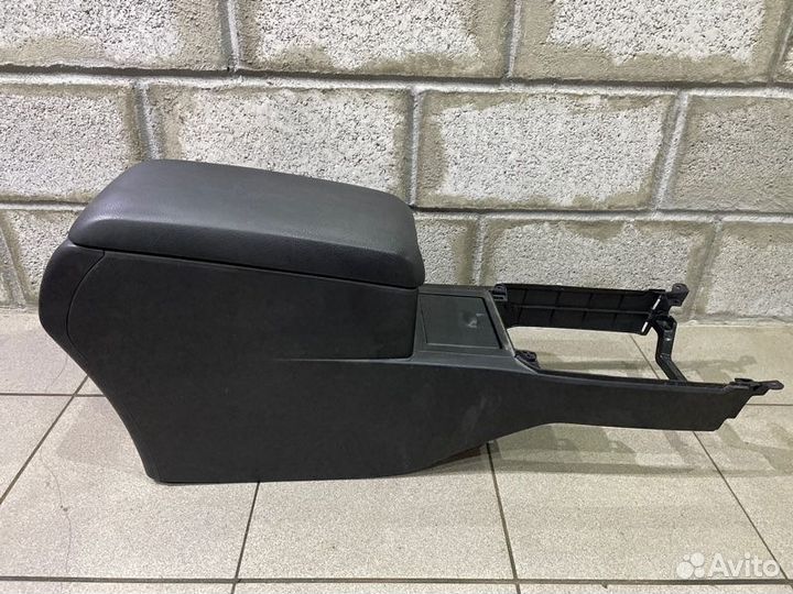 Центральная консоль Toyota Camry AVV50-1002911