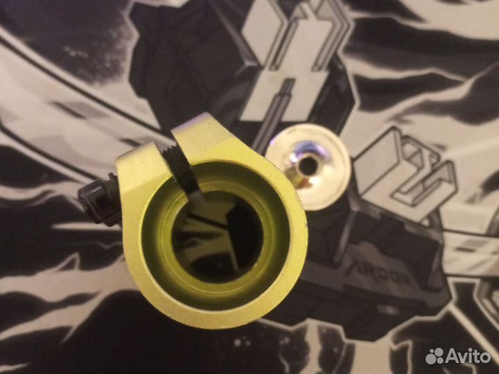 Зажим для трюкового самоката