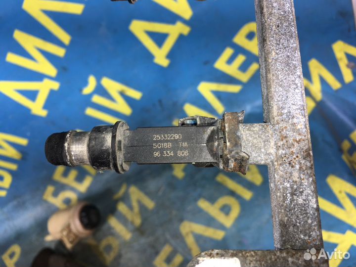 Топливная рампа форсунка Chevrolet Lanos