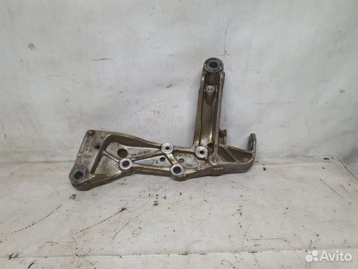 Кронштейн переднего левого рычага передний левый