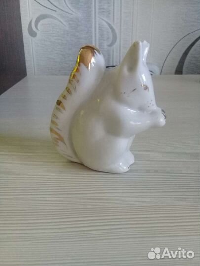Статуэтка белка