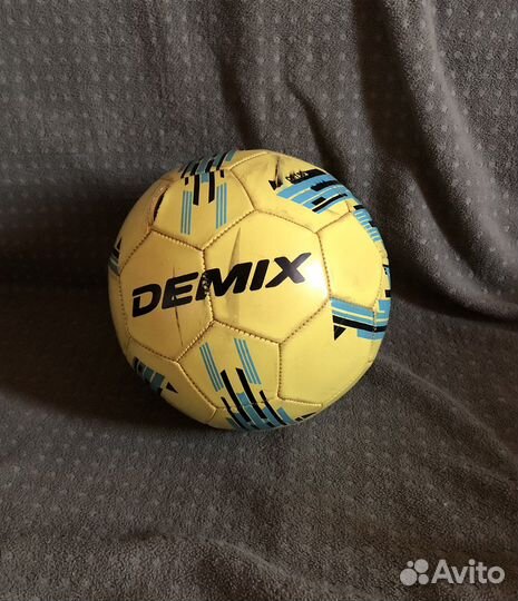 Футбольный мяч demix