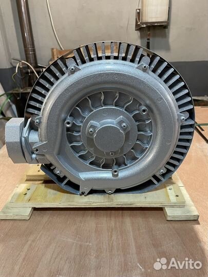 Вихревой вакуумный насос