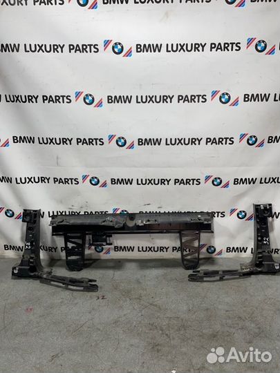 Направляющая кронштейн крепление заднего бампера