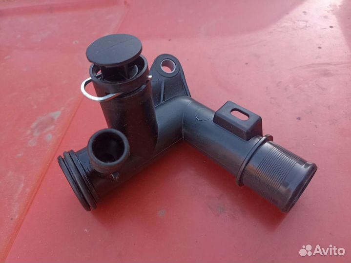 Фланец (тройник) системы охлаждения Citroen Peugeo