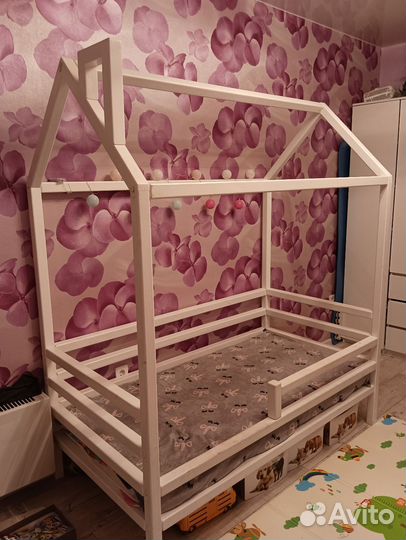 Детская кровать домик