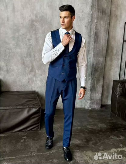 Костюм мужской тройка