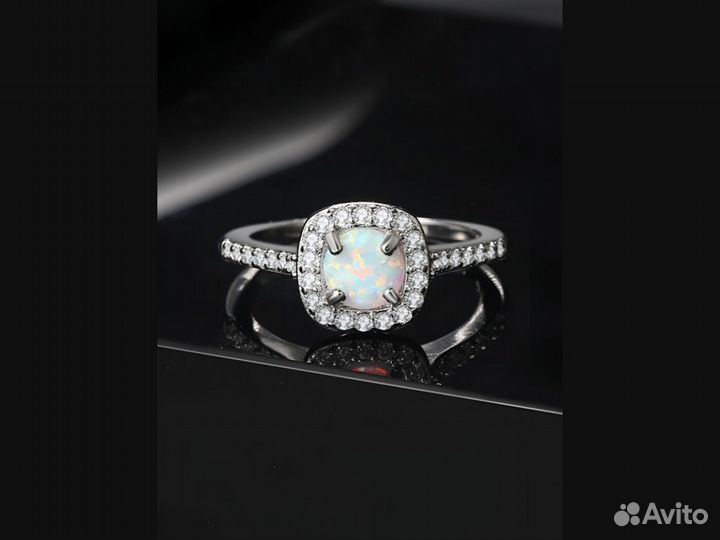 Кольцо с натуральным камнем с опалом