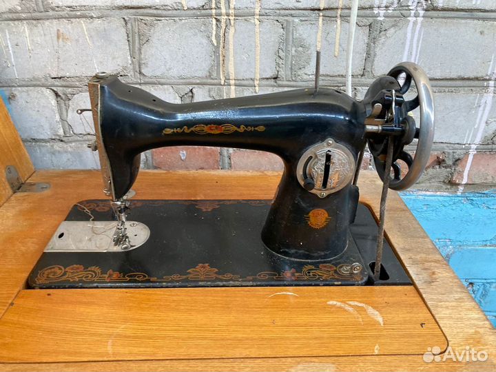 Швейная машинка 1000 LEI