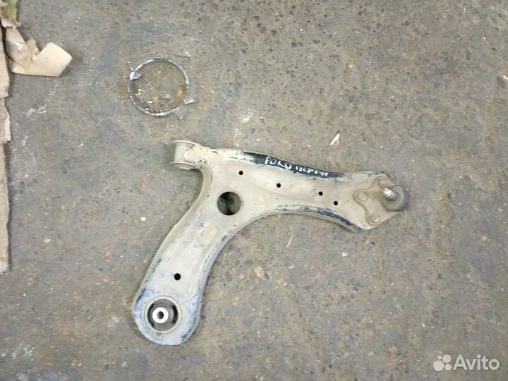 Volkswagen polo 5 рычаг правый