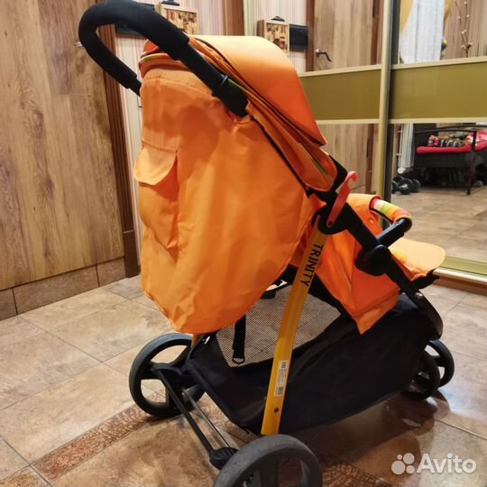 Прогулочная коляска
