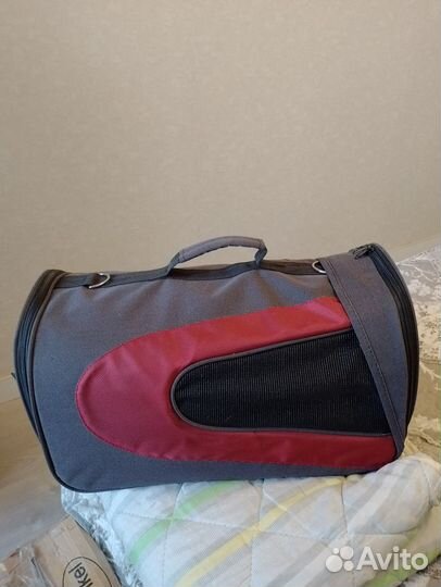 Переноска для кошек и маленьких собак