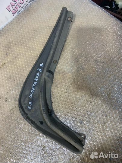 Задний правый брызговик Skoda Octavia A5