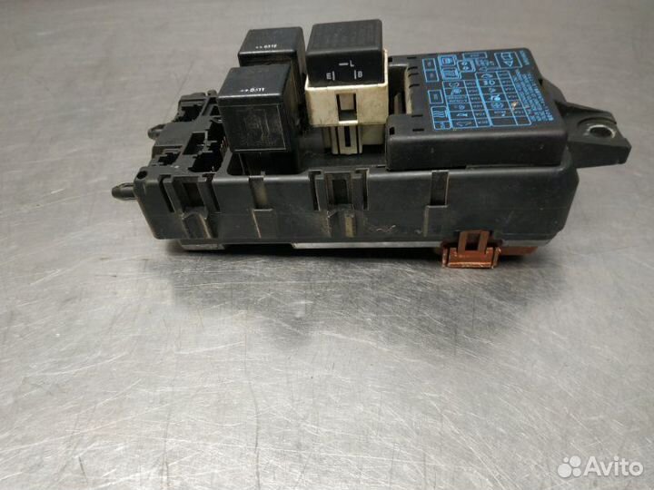 Блок предохранителей салона Mitsubishi Carisma DA1