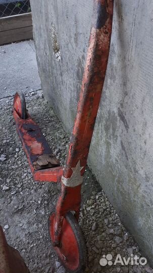 Педальная машинка самокат