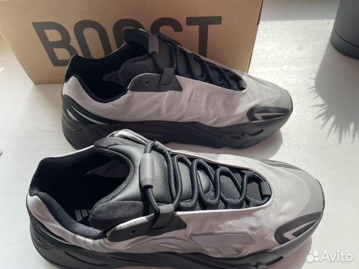 Yeezy Boost 700 mnvn