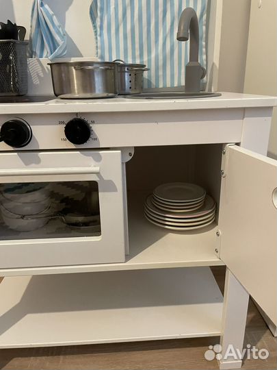 Детская кухня IKEA с посудой