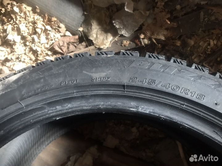 Bridgestone Blizzak Spike-01 245/40 R18 T