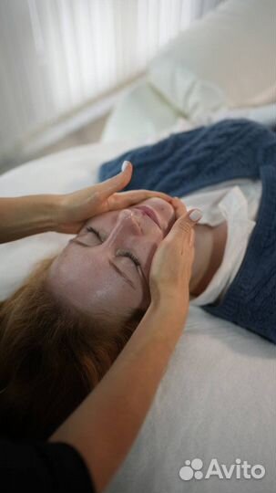 Массаж лица. Косметолог