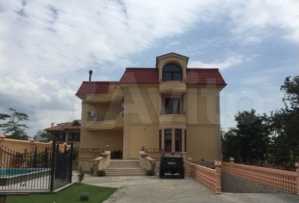 Дом 600 м² на участке 18 сот.