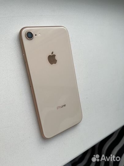 Телефон iPhone 8 64GB
