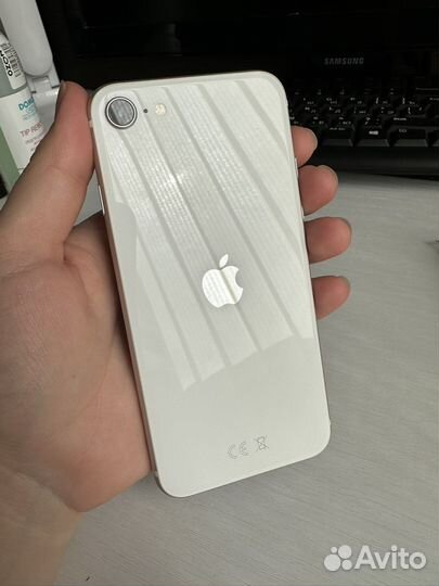 iPhone SE, 64 ГБ