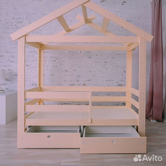Детская кровать из массива