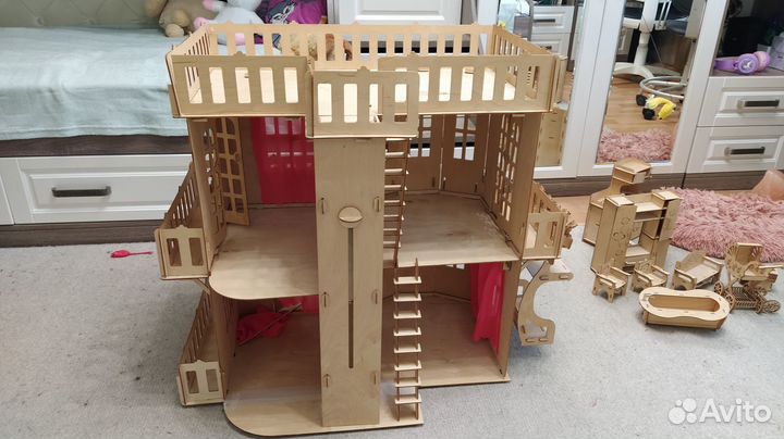 Домик кукольный с мебелью