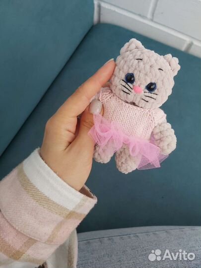 Плюшевая игрушка в платье