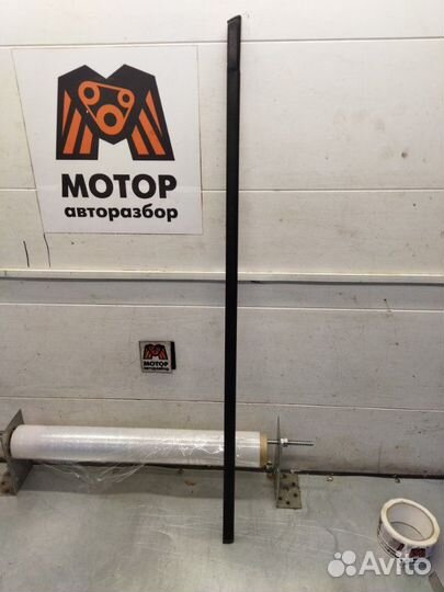 Накладка стекла передняя правая Renault Megane 2