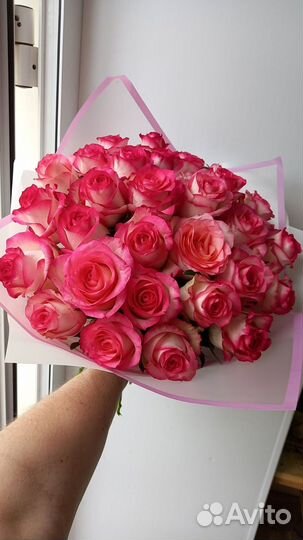 Букеты и живые цветы в наличии