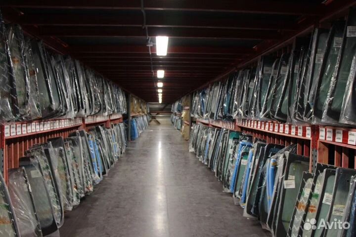 Lamborghini urus 5D кроссовер 2018- стекло передней правой двери (триплекс+крепеж) 9785rgnr5fdkw 201