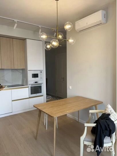 Стол обеденный из массива