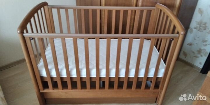 Детская кроватка с маятником Baby Italia