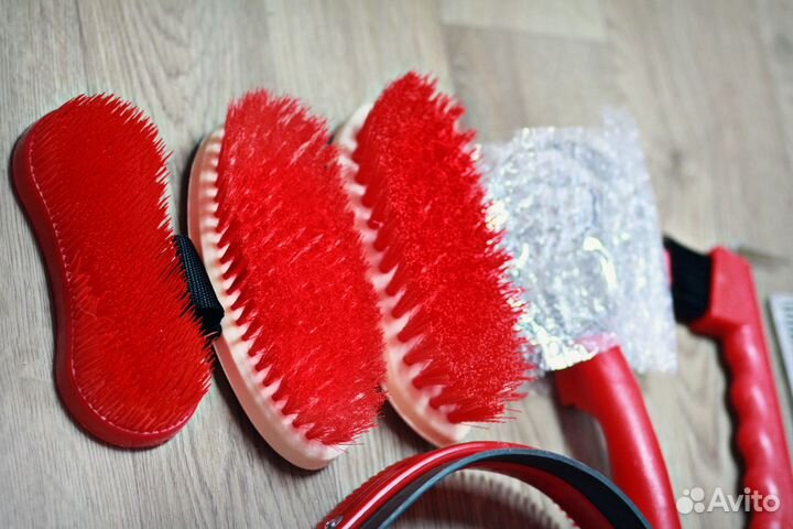 Щетки для лошади