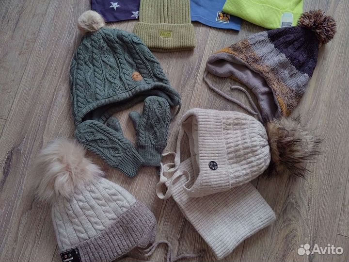 Много шапок, шляпа, кепка на 1,2,3 года