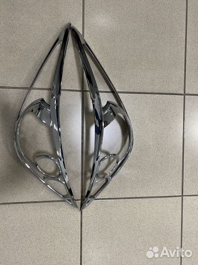 Накладка хром на задние фонари Nissan Tiida хетчбе