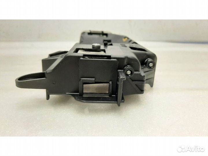 Кронштейн ручки двери audi A4 B9 передний правый