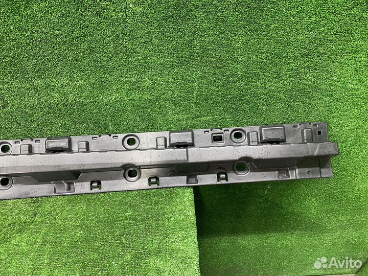 Кронштейн порога правый BMW X7 G07