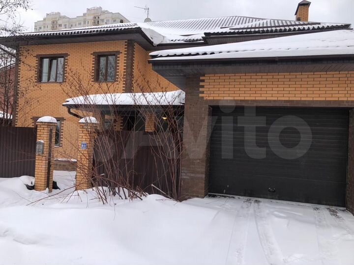 Дом 340 м² на участке 8 сот.