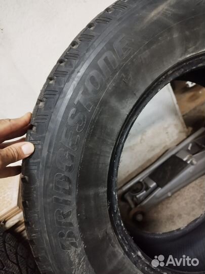 Bridgestone Blizzak Ice 265/65 R17